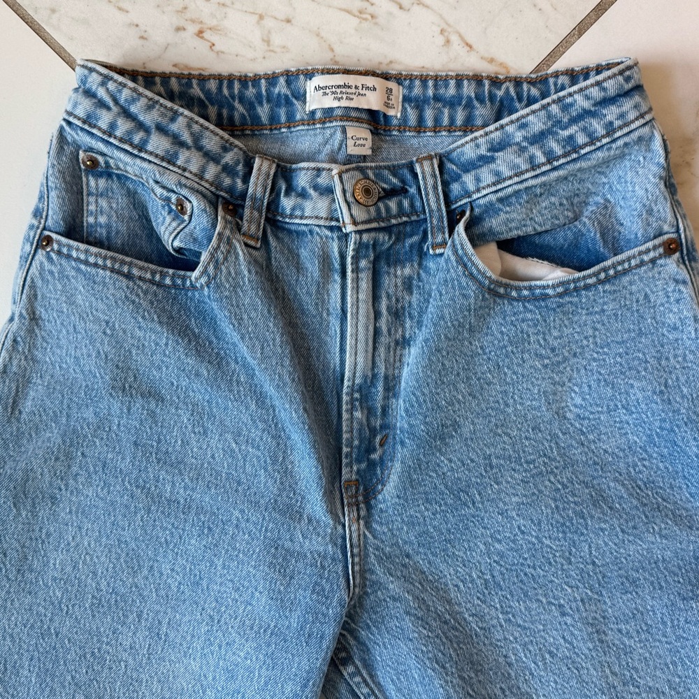 Abercrombie Fitch The 90s Relaxed Jean High Rise Curve Love Sz 28/6 Lighter wash